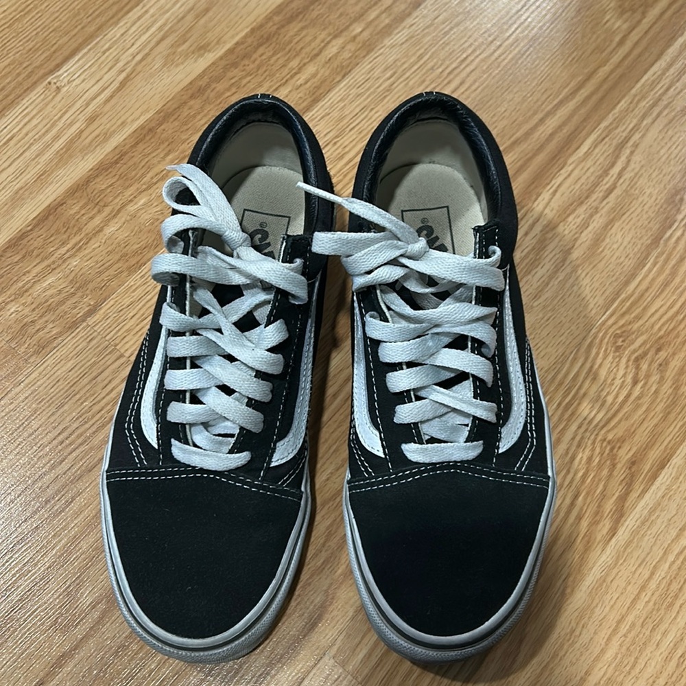 Vans size M6 W7.5